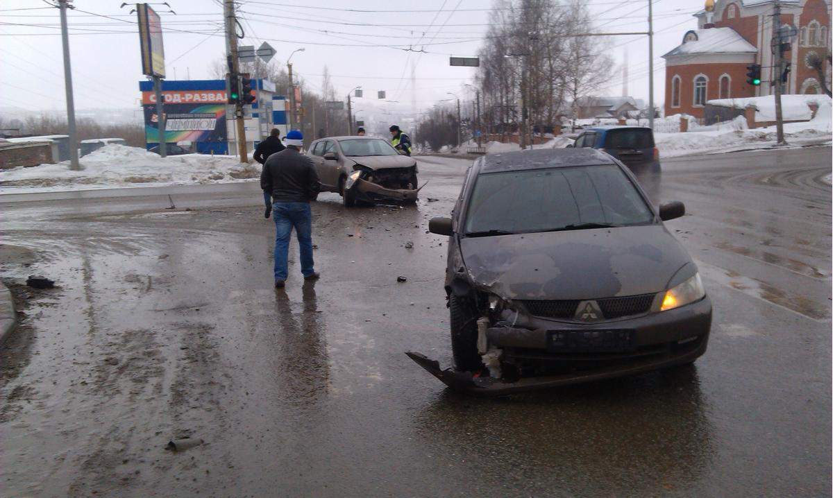 ДТП на Луганской: есть пострадавшие.