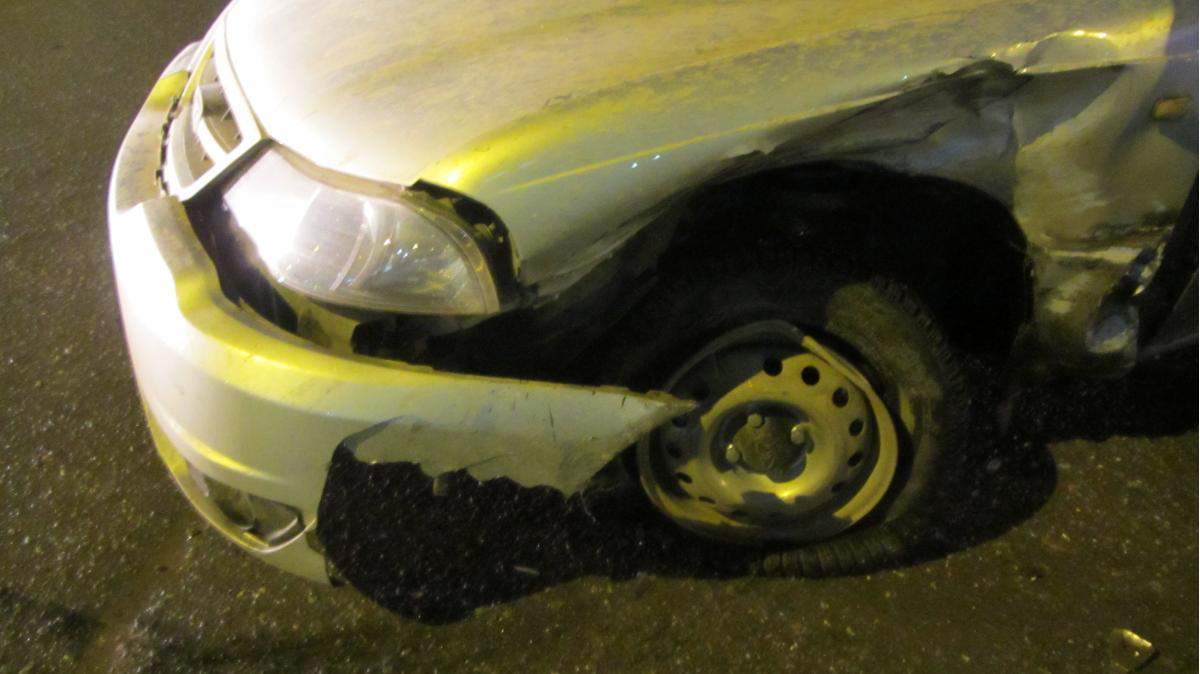 В Кирове на улице Ленина «DAEWOO NEXIA GL» врезалась в ВАЗ-21093.