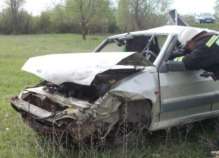 В Вятскополянском районе ВАЗ-2114 улетел в кювет: двое пострадавших.