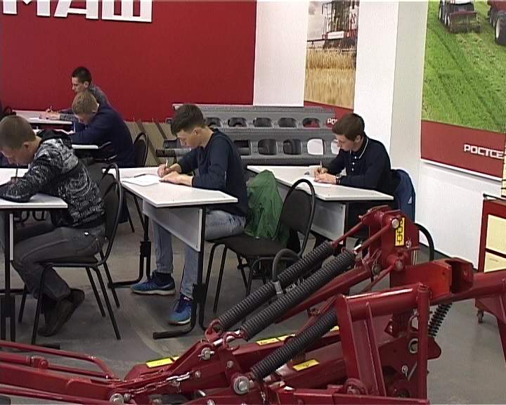 В Кирове проходит конкурс сельскохозяйственных профессий. Теоретическая часть