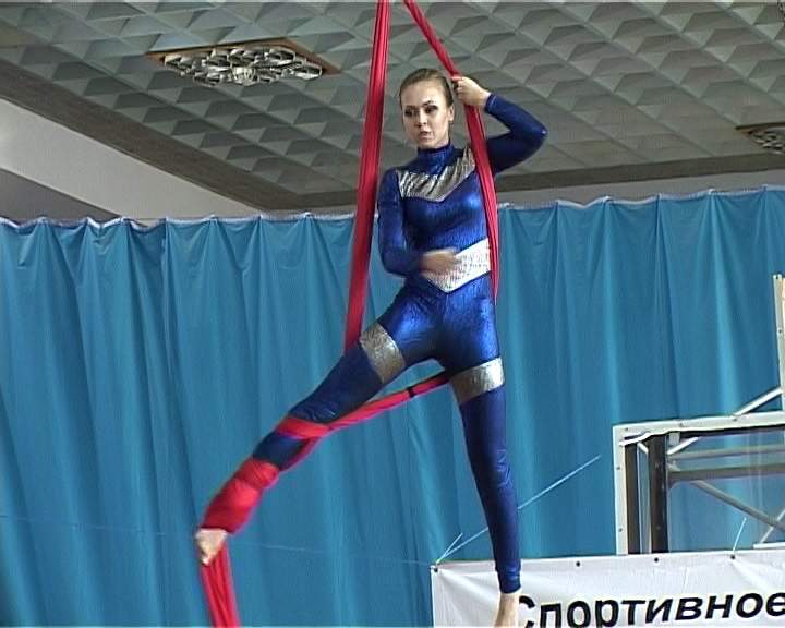 Соревнования по спорту на пилоне