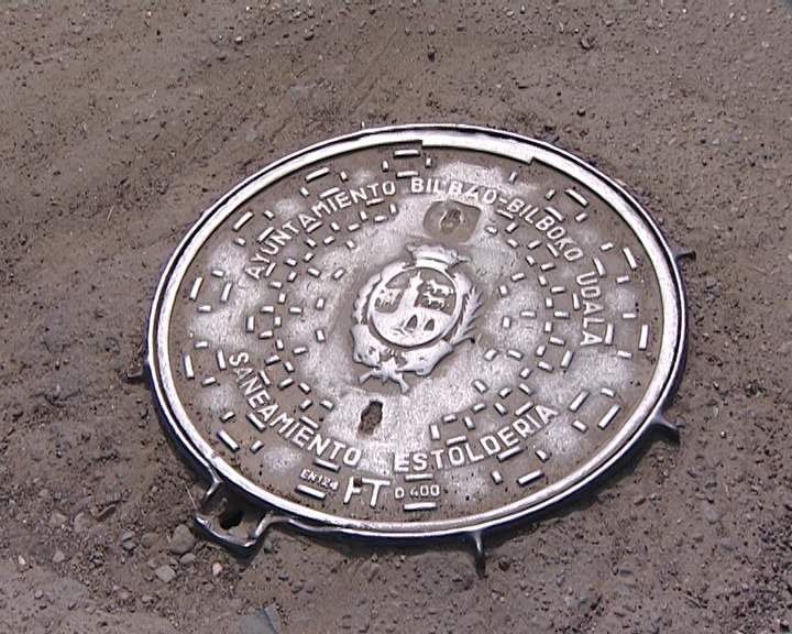 Испанские люки на кировских теплотрассах