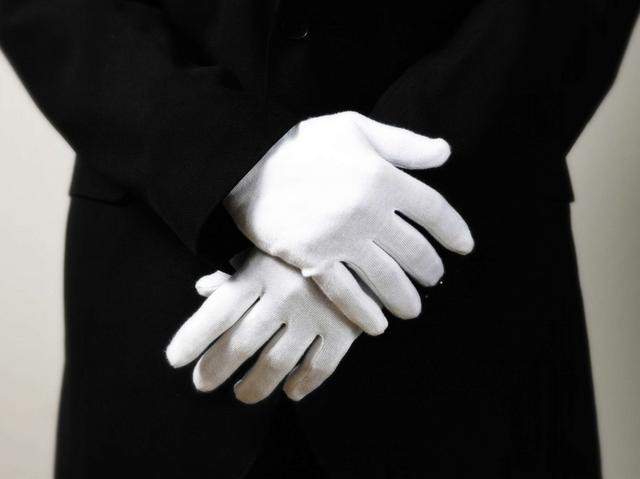 В Ленинградской области преступники на автомобиле с кировскими номерами отобрали у кассира завода 2 млн. рублей.