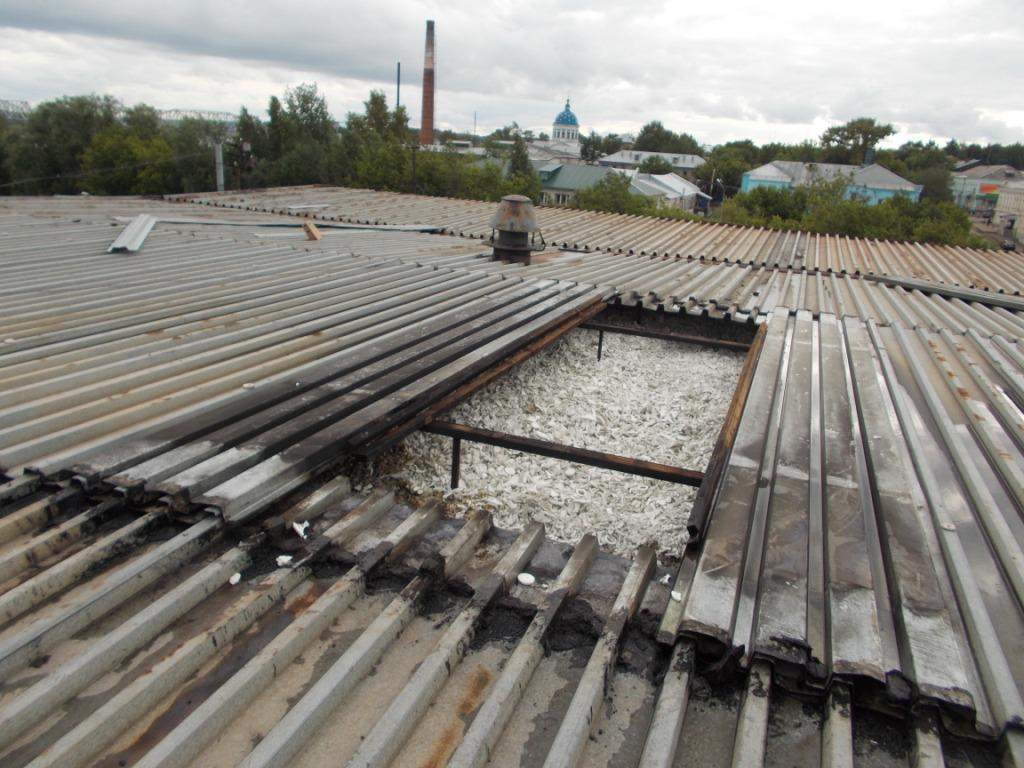 В Котельниче произошел пожар в строящемся торговом центре.