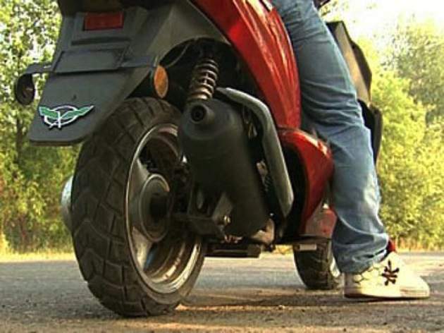 В Кирово-Чепецке бабушку и ее внука оштрафовали на 60 тысяч рублей за катание на мопеде без прав и в нетрезвом состоянии.