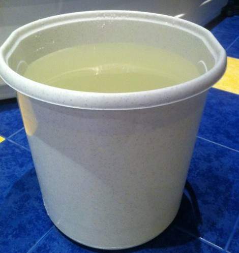 Этой ночью жителям многоэтажки пришлось тушить детскую коляску