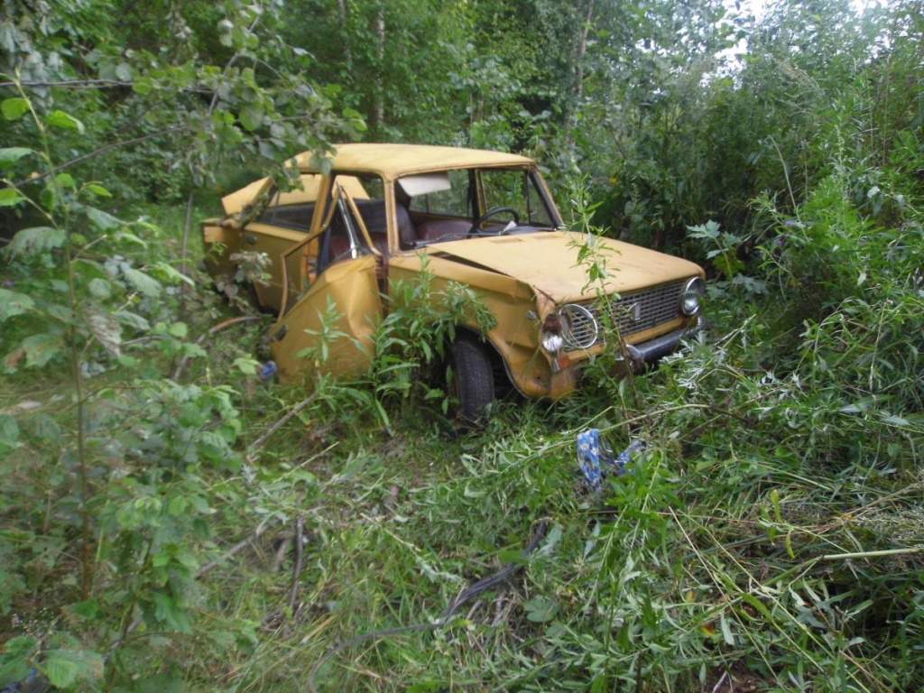 В Яранском районе в кювет улетел ВАЗ-21011: три человека пострадали.