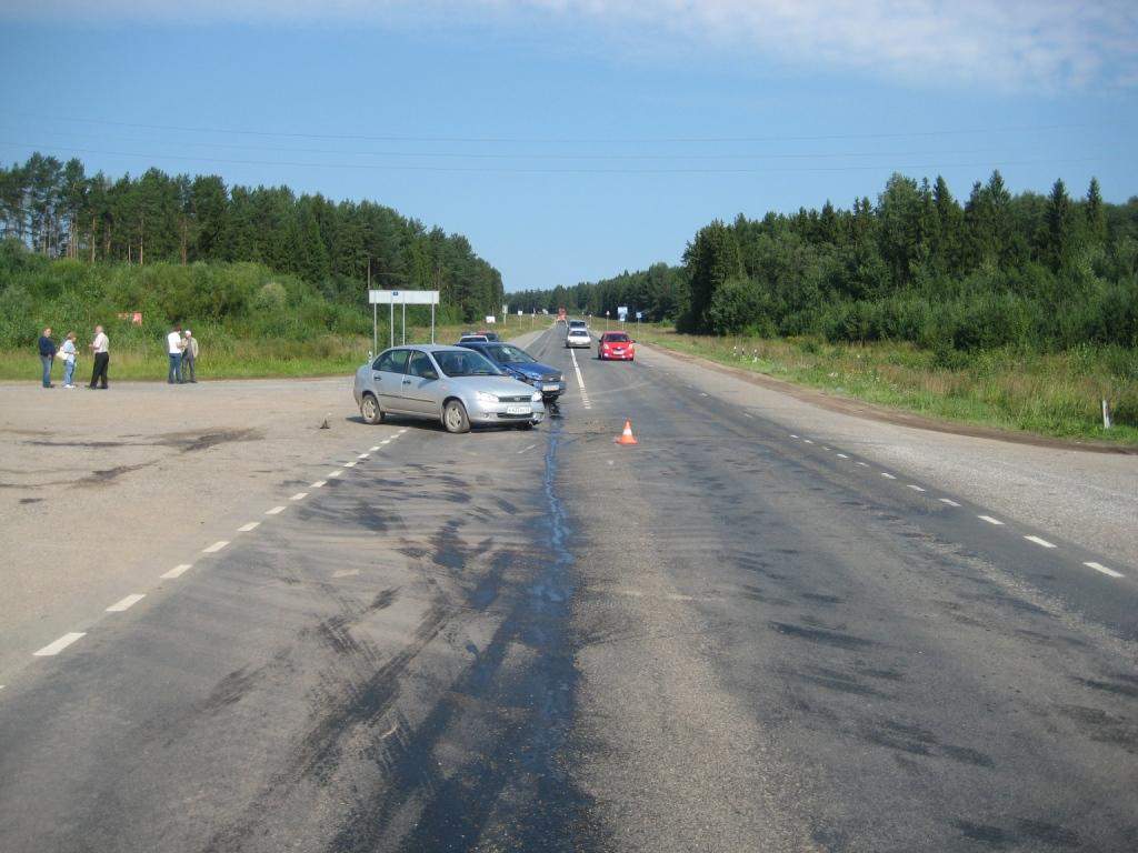 В Слободском районе столкнулись два ВАЗа.