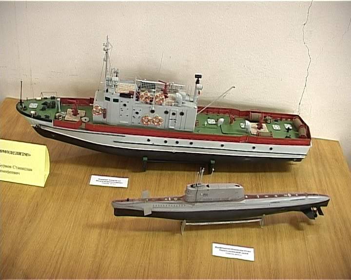 Воспитанники центров детского творчества собирают поделки к Дню ребенка