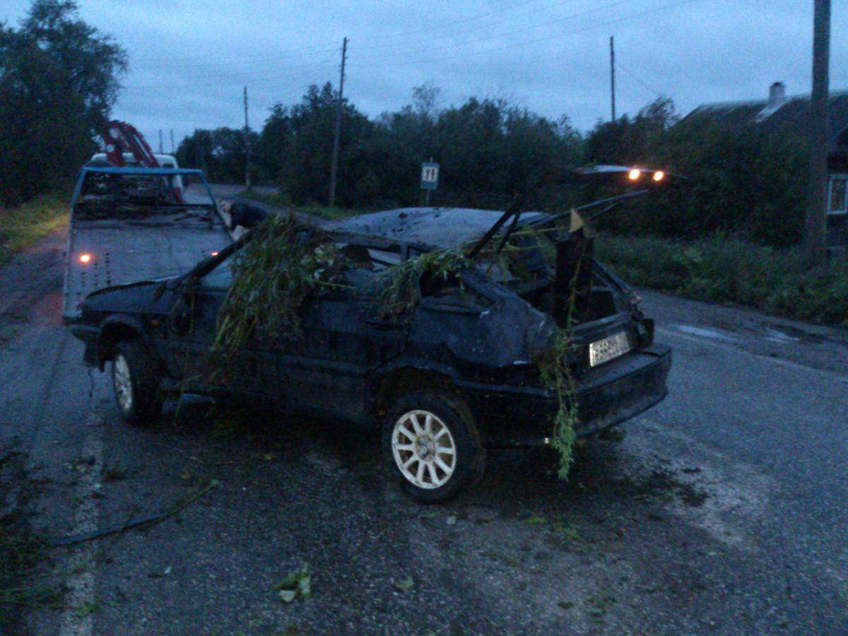 В Слободском районе улетел в кювет ВАЗ-21140.