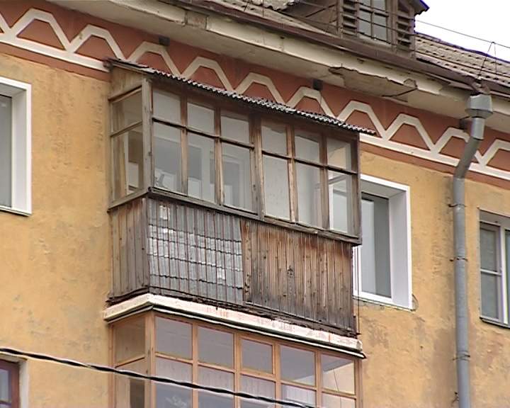 В Кирове продолжается проверка крыш и балконов на верхних этажах