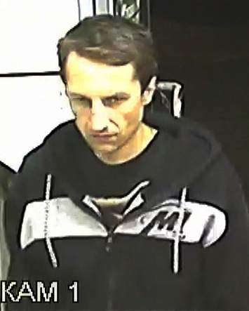 В Кирове разыскивают подозреваемого в краже из магазина.