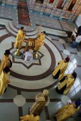 В Крестовоздвиженском храме в п. Мурыгино освятили фарфоровый иконостас.