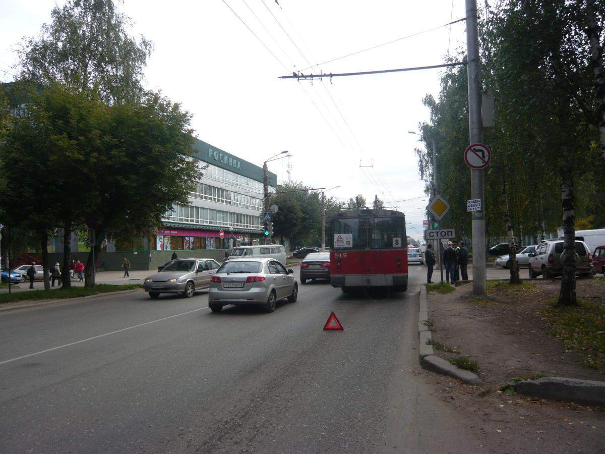 За три дня в Кирове произошло 133 ДТП, в которых один человек погиб, травмировано 17 человек, из них 4 ребенка.