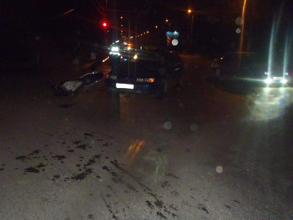 Мотоциклист и его пассажирка попали в реанимацию