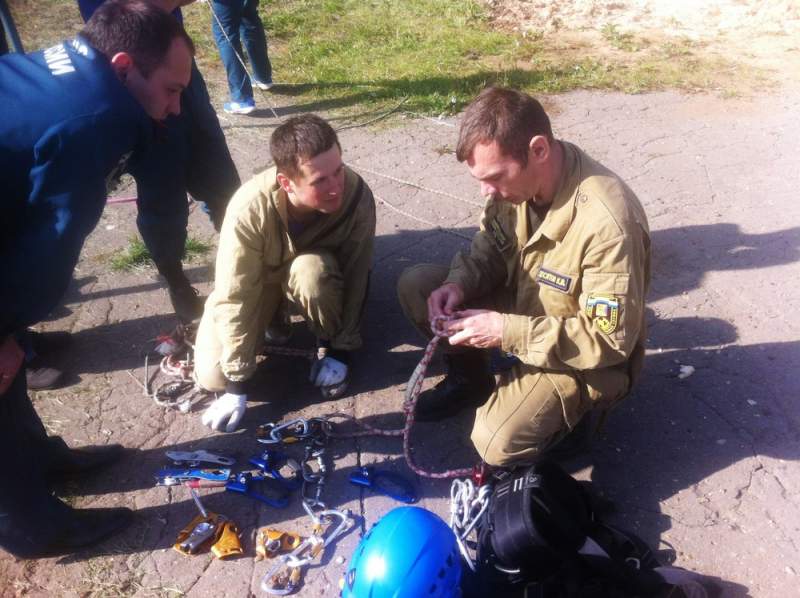 Кировские спасатели готовятся к экстрим-соревнованиям 