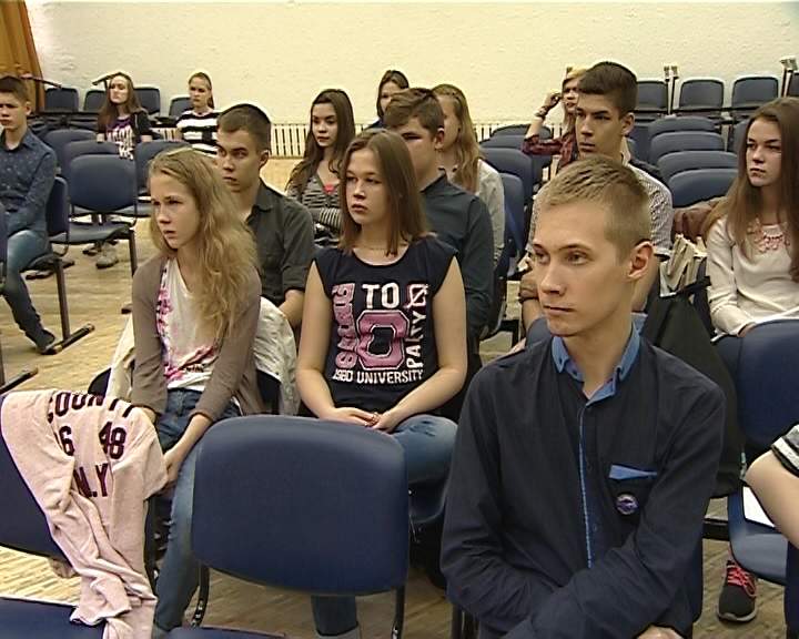 Старшеклассникам Кирова приоткрыли дверь в мир шоу-бизнеса