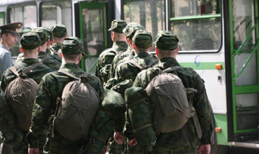 C 1 октября начался осенний призыв в армию.