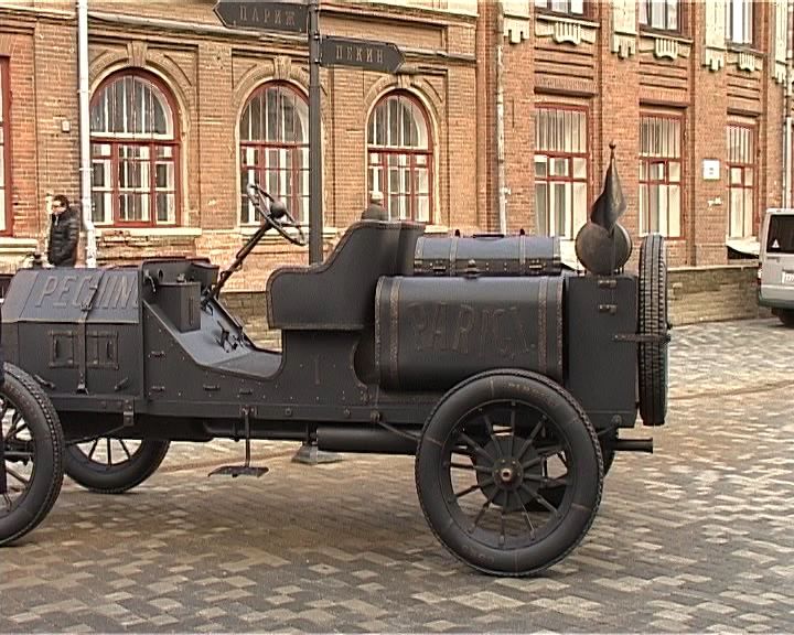 В областном центре появился новый арт-объект - ретро-автомобиль