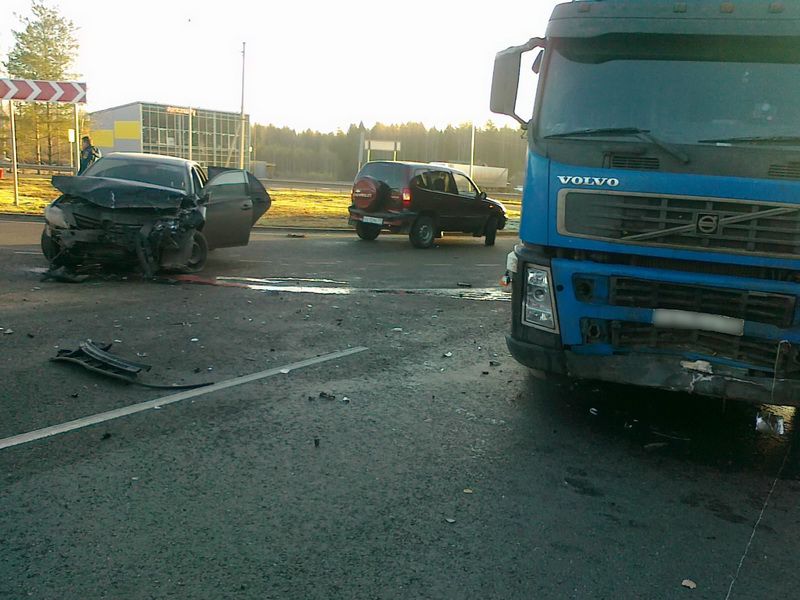 В Юрьянском районе фура врезалась в 