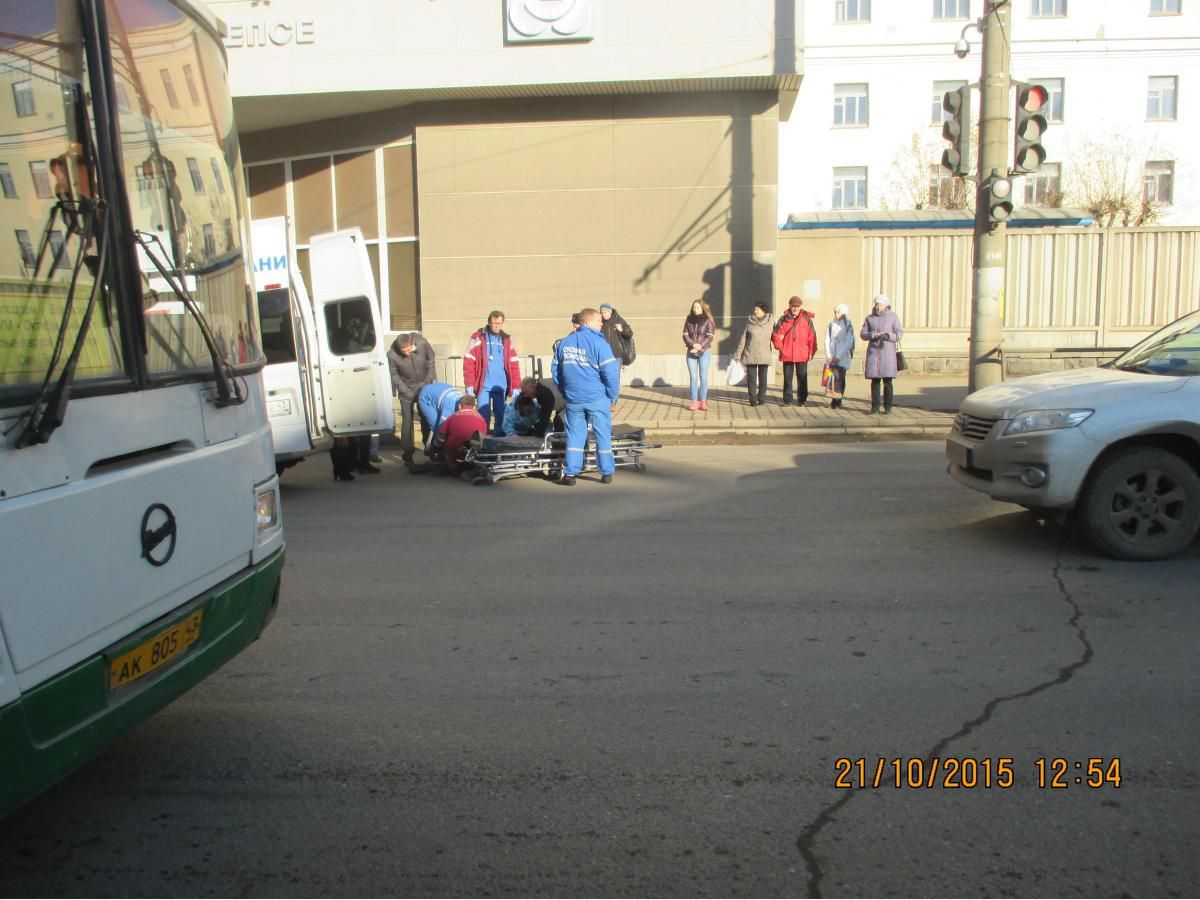 На Октябрьском проспекте автоледи на 