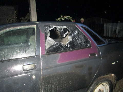 В Кирове в переулке Дачном за ночь разбили и сожгли два автомобиля.