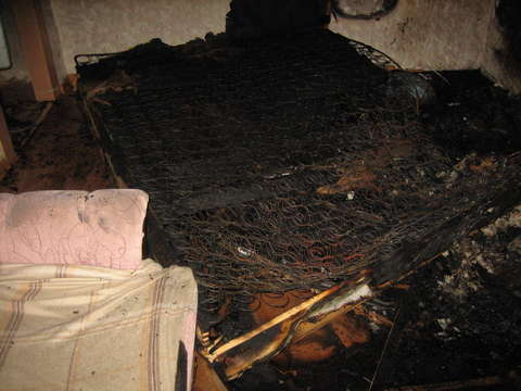 На Октябрьском проспекте выгорела квартира в жилом доме.