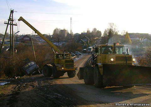 В п. Афанасьево пять дней в кювете пролежал угнанный "КАМАЗ".