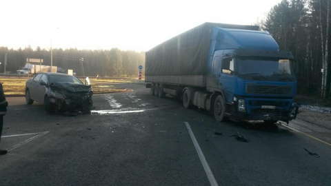 В Юрьянском районе фура врезалась в "Тойоту".