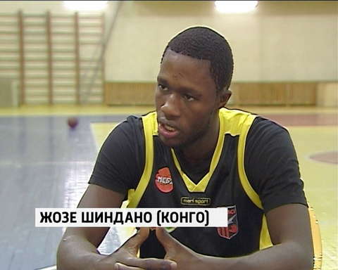 В одном из студенческих баскетбольных клубов Кирова появился игрок из Конго