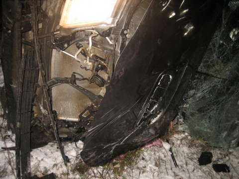 В Омутнинском районе улетела в кювет "Тойота": один человек погиб, четверо травмированы.