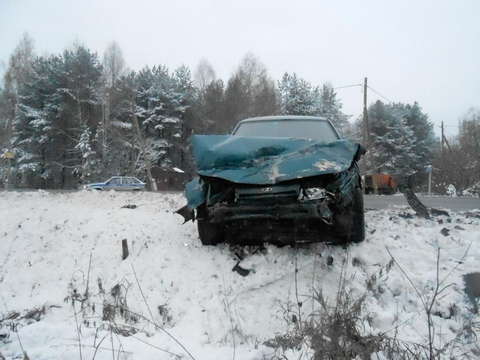 На улице Проезжей столкнулись два автомобиля: один человек погиб, двое травмированы.