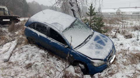 В с. Бахта в кювет улетела иномарка.