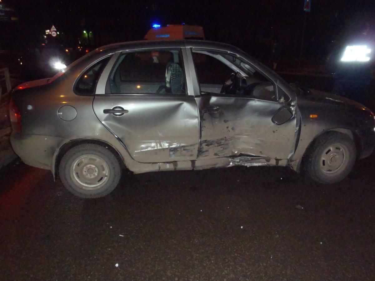 В Кирове столкнулись «Лада-Калина» и «CHEVROLET AVEO»: пострадали два ребенка.