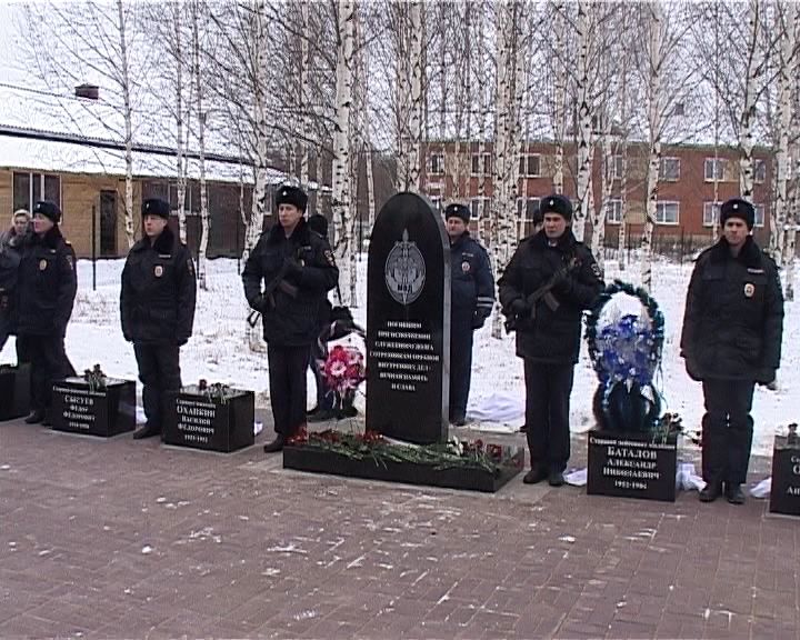 В Котельниче открыли новый памятник, установленный в честь сотрудников правоохранительных органов