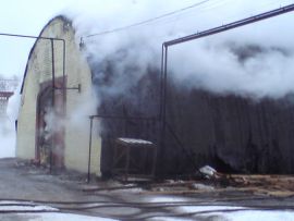 В центре Кирова загорелось здание складского назначения (ВИДЕО)