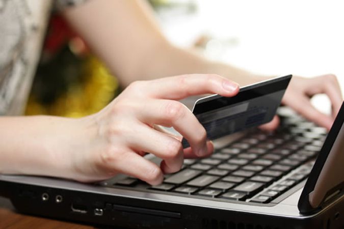 У кировской студентки похитили 11 тысяч с банковской карты.