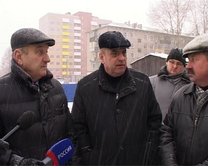 Руководство Кирова посетило строительство дошкольных учреждений