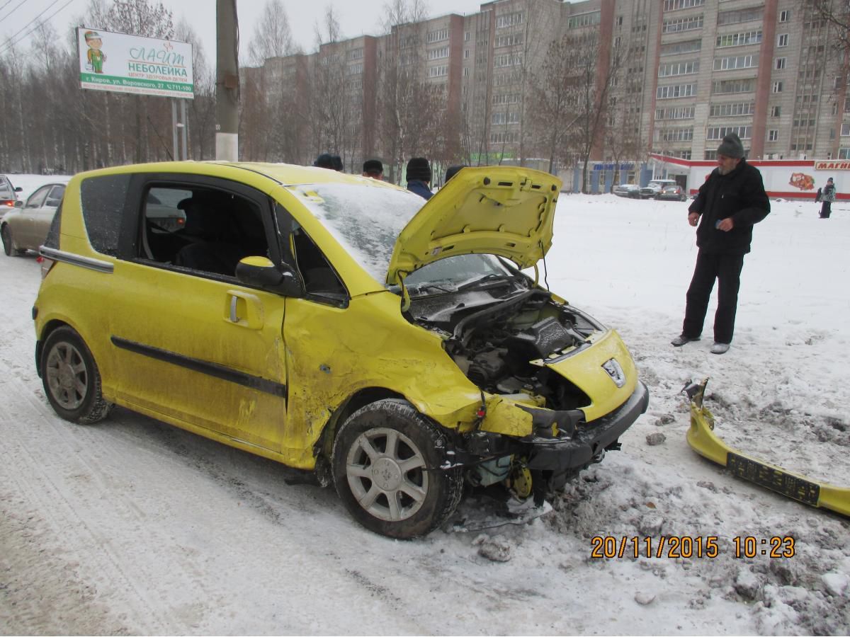 На улице Московской столкнулись «РЕUGЕОТ» и «LАDА КАLINА»: пострадали четыре человека.