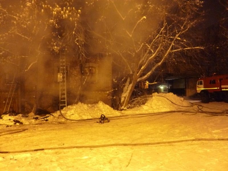 На улице Блюхера снова горел нежилой дом.