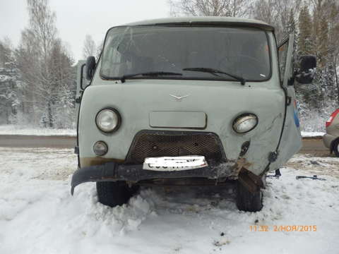 На улице Проезжей автоледи врезалась в УАЗ: двое пострадавших.