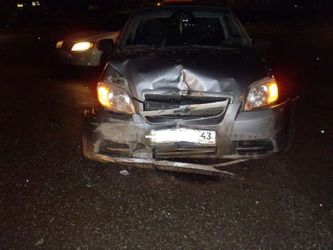 В Кирове столкнулись «Лада-Калина» и «CHEVROLET AVEO»: пострадали два ребенка.