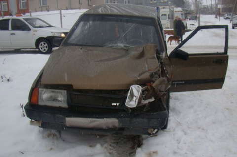 В Малмыже столкнулись УАЗ и "девятка".