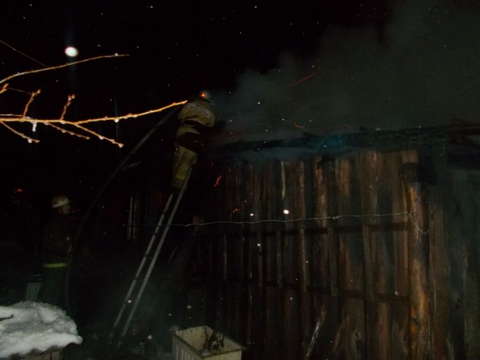 В Котельниче сгорел жилой дом. В Котельниче сгорел жилой дом.