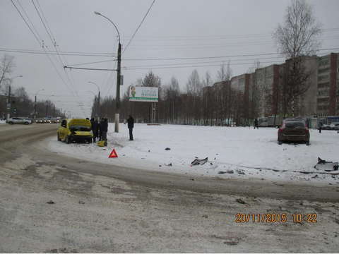 На улице Московской столкнулись «РЕUGЕОТ» и «LАDА КАLINА»: пострадали четыре человека.