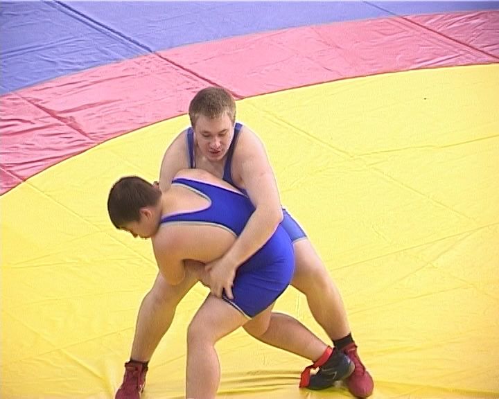 В Кирове в 16-й раз прошел турнир для юных спортсменов-борцов