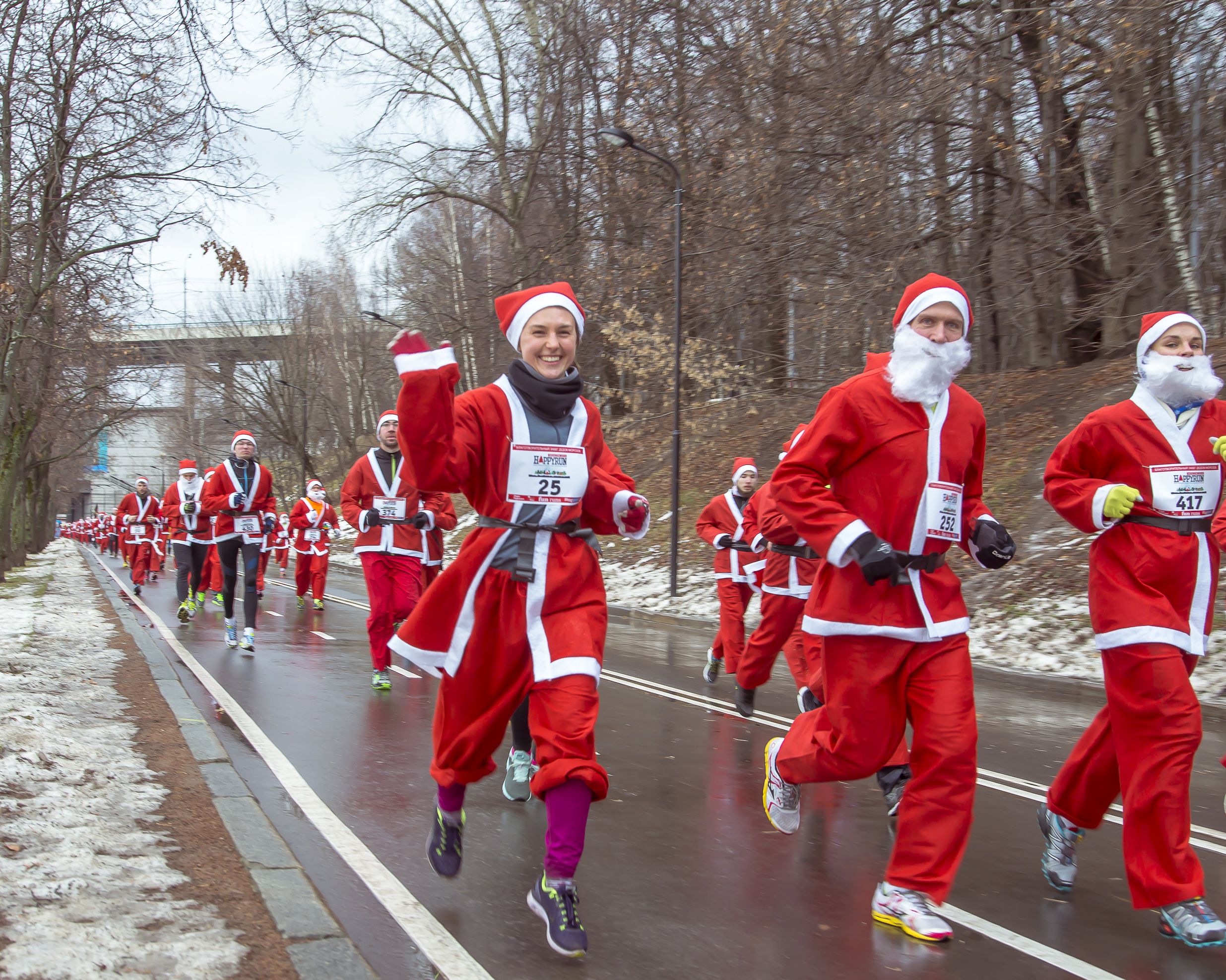 19 декабря на Театральной площади г. Кирова откроют главную городскую елку и состоится забег Дедов Морозов.