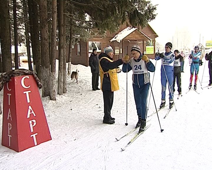 В Порошино прошли лыжные соревнования среди людей со слабым зрением