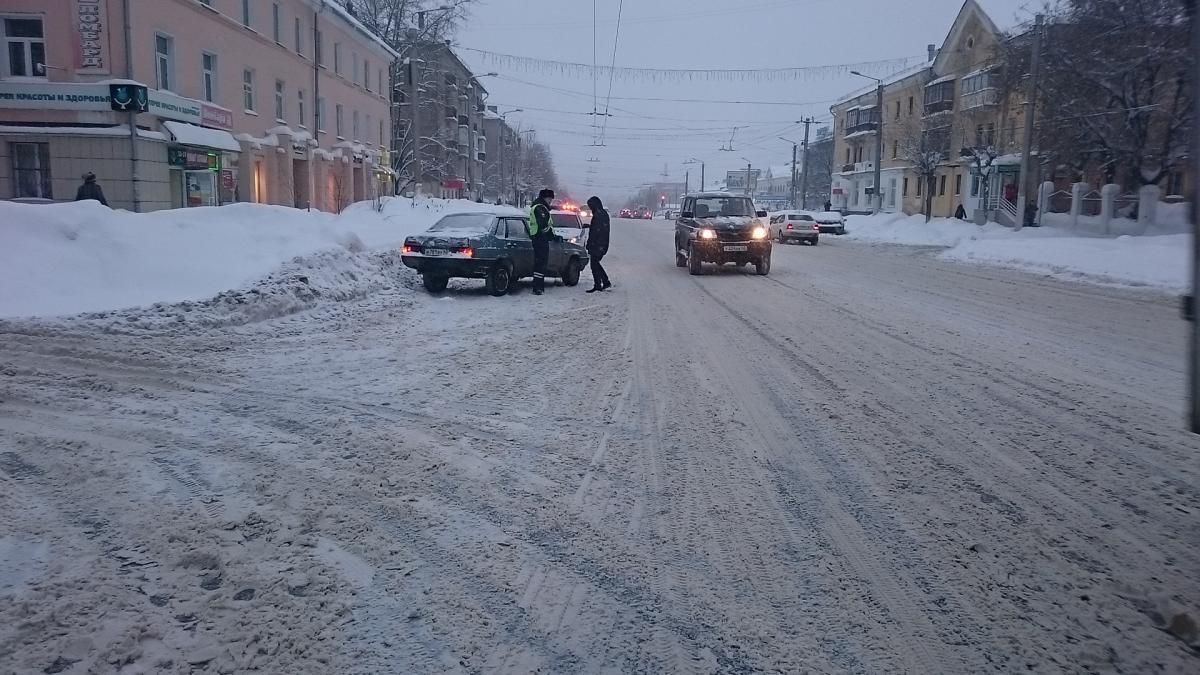 На улице Воровского водитель ВАЗ-21099 сбил пешехода.