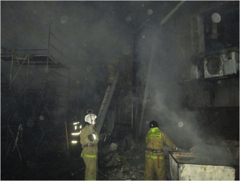 В Кирово-Чепецке сгорел строящийся переход к магазину.